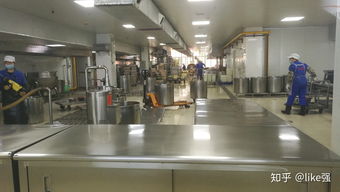 后厨探秘 一碗地道螺蛳粉的诞生记